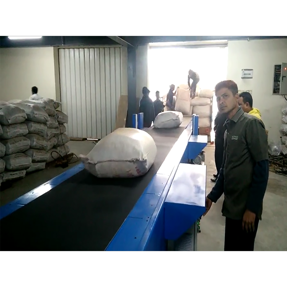 Yifan telescopic belt conveyor for barge loading and unloading packages