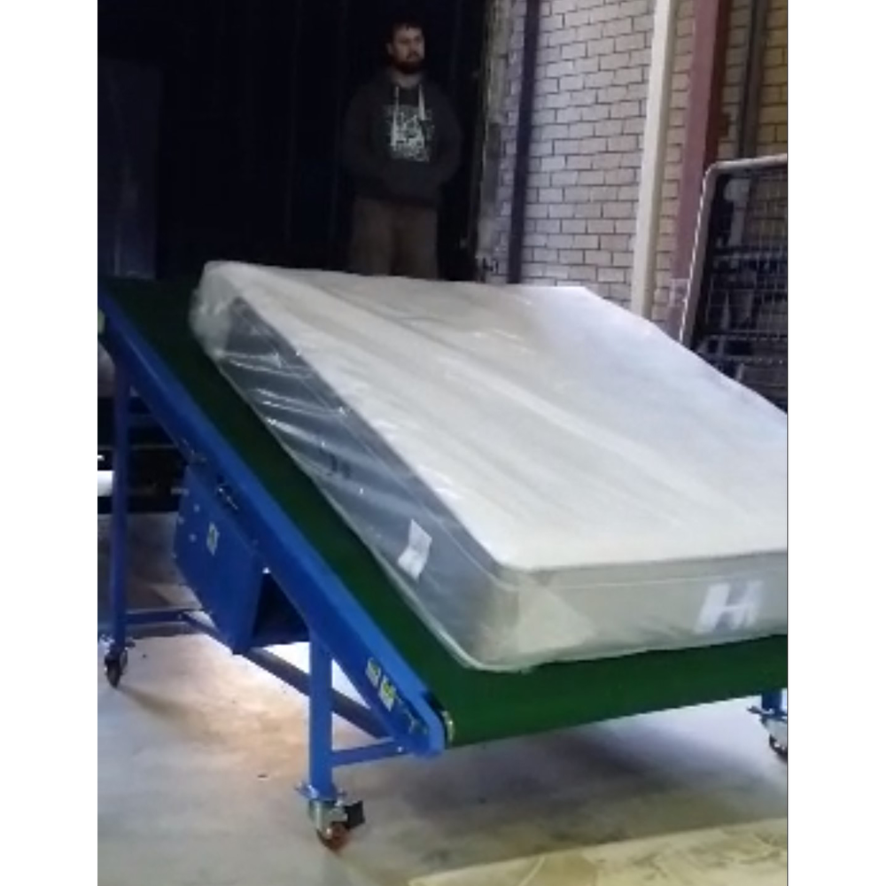 Mobile pvc belt conveyor for transport mattress