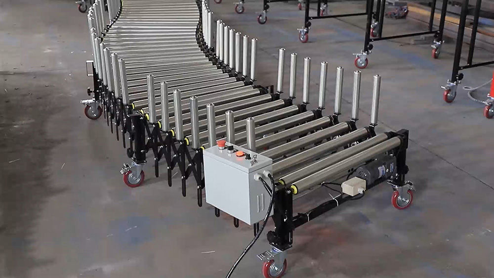 Extendable powered roller conveyor with side guide rollers