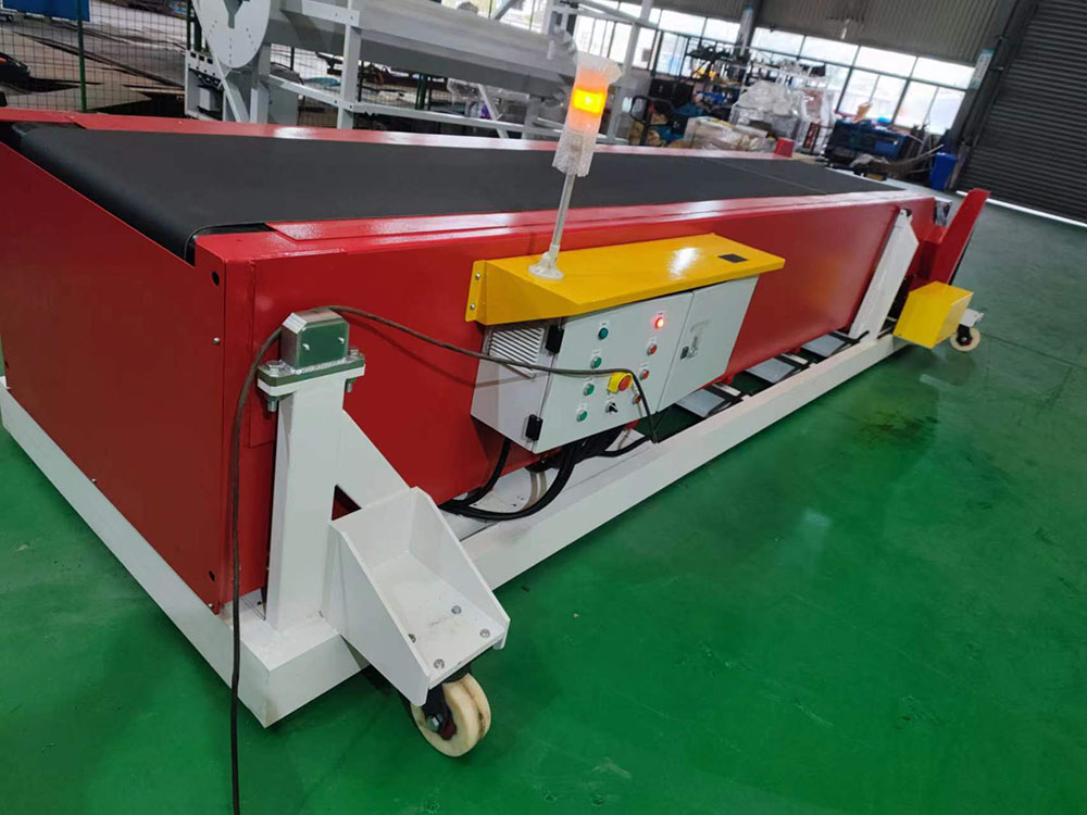 YiFan Conveyor telescopic loading machine suppliers for dock-1