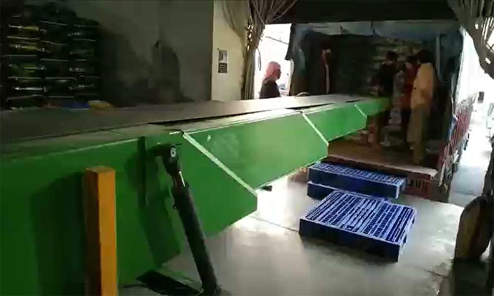 Automatic telescopic belt conveyor for loading 50KG rice bags into 40ft containers